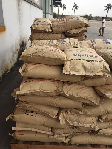 Ảnh: Nhựa Phenolic Moulding Compound (Nhựa Bakelit) in logo thương hiệu của Công ty TNHH Hóa chất Alpha Việt Nam