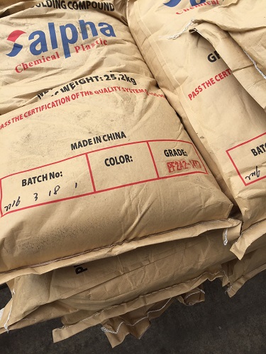 Ảnh: Nhựa Phenolic Moulding Compound (Nhựa Bakelit) in logo thương hiệu của Công ty TNHH Hóa chất Alpha Việt Nam